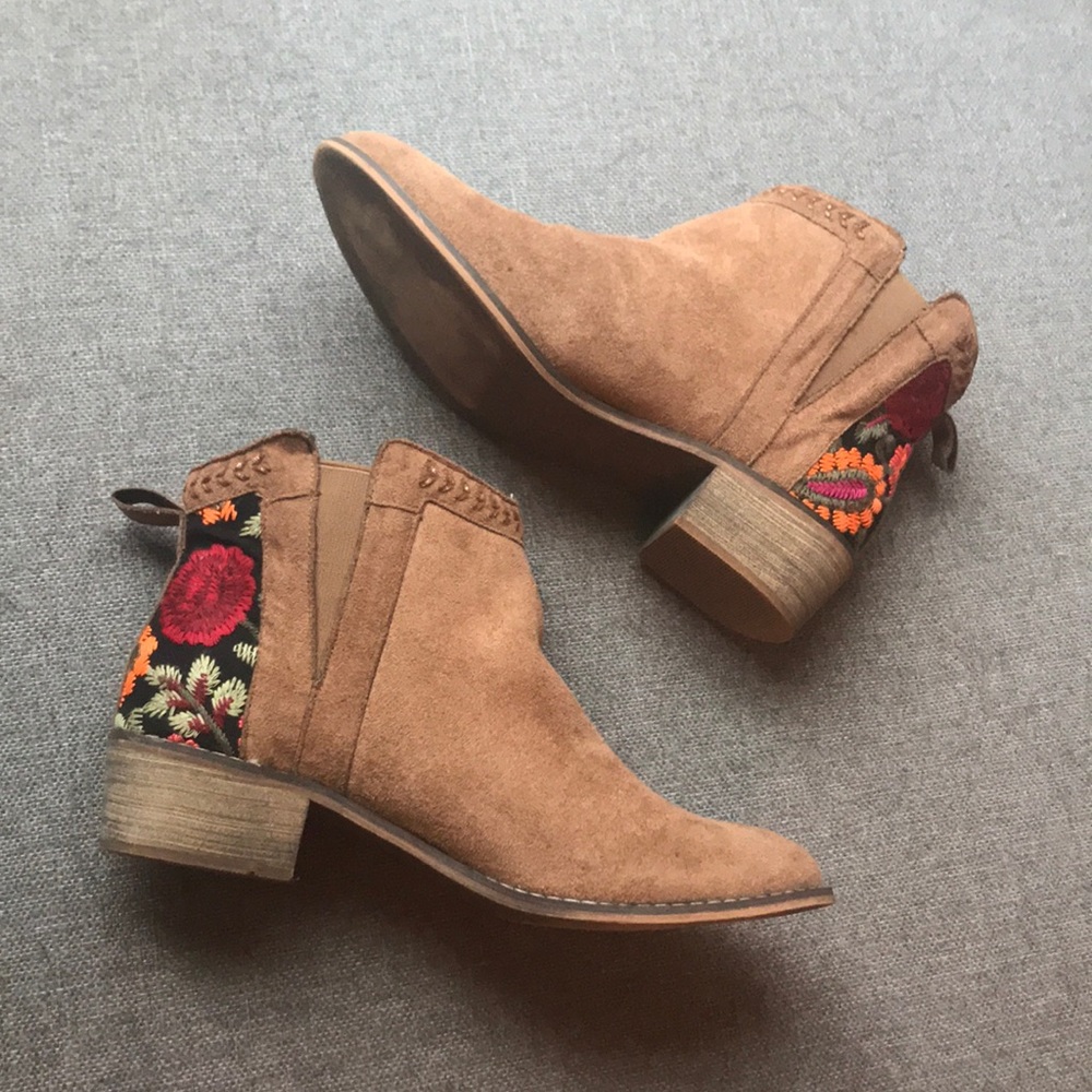 Embroidered ankle booties size 39